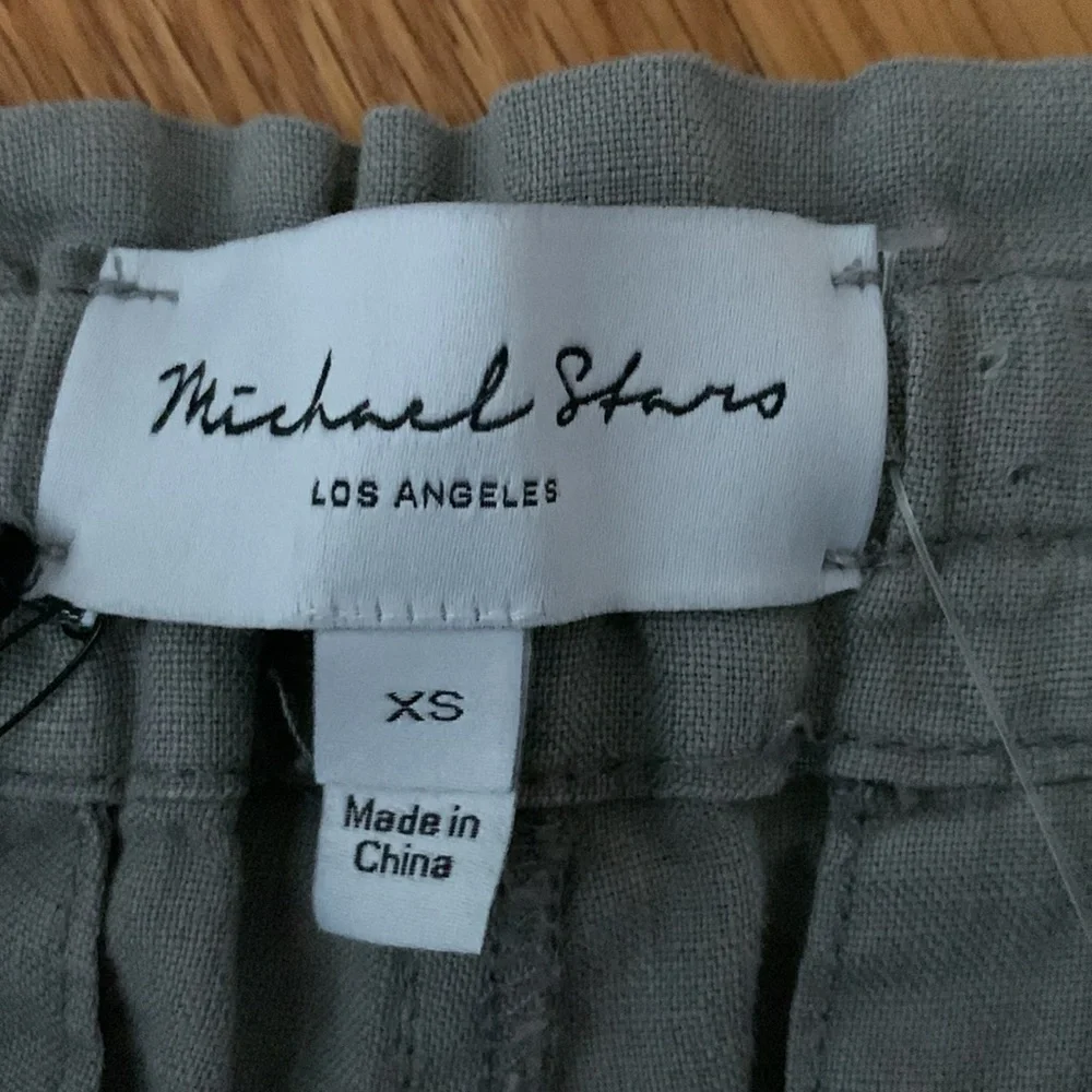 Michael Stars 💯 100% linen grey shorts with cargo style pockets & tie waist - Picture 2 of 7